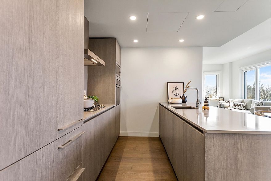 302 4908 Cambie Street