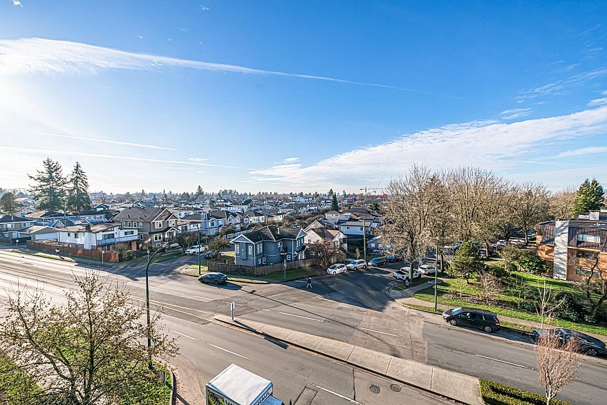 612 4888 Nanaimo Street