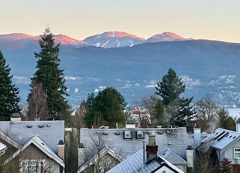 305 4463 W 10th Avenue