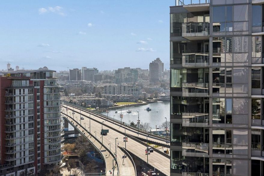 1751 38 Smithe Street