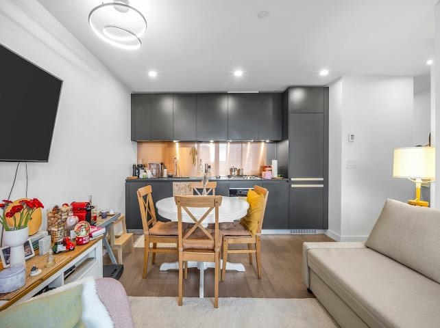 3010 1480 Howe Street