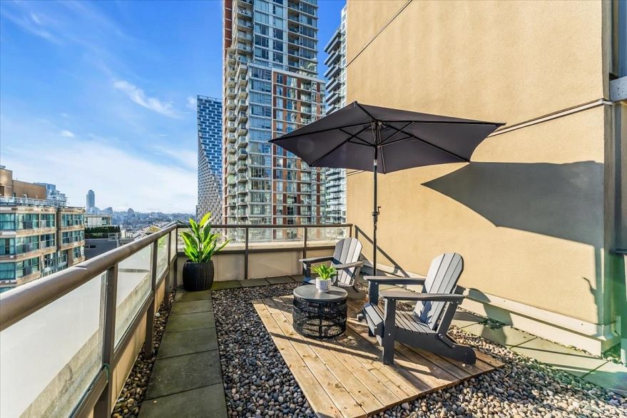 1006 789 Drake Street