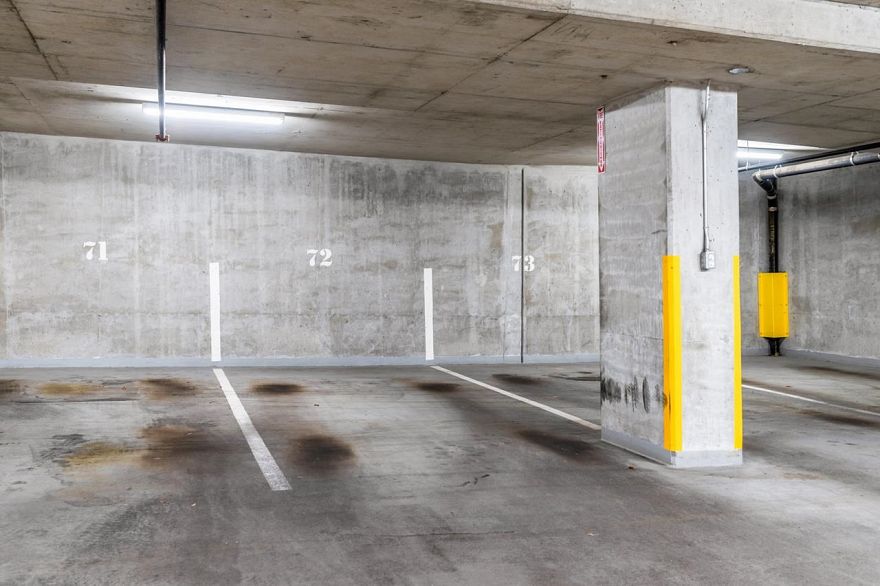 907 480 Robson Street