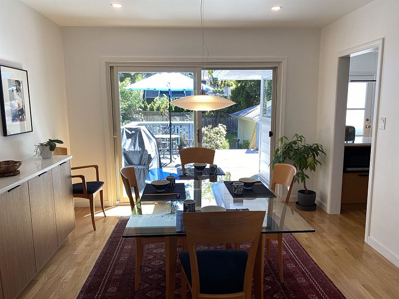 5876 Highbury Street