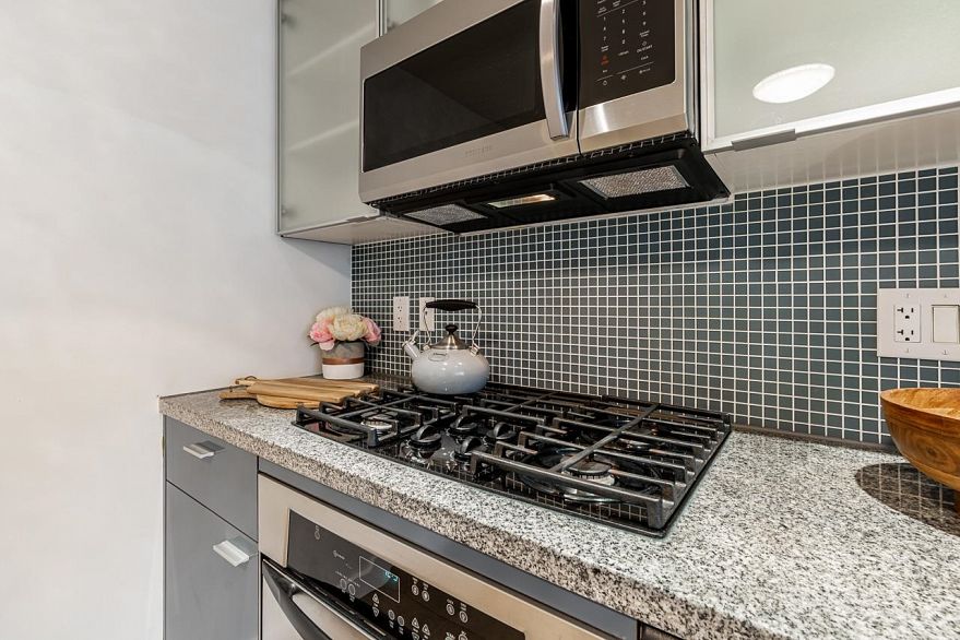 1207 33 Smithe Street