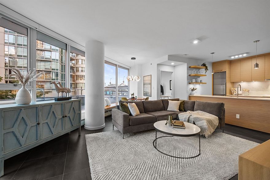 202 689 Abbott Street