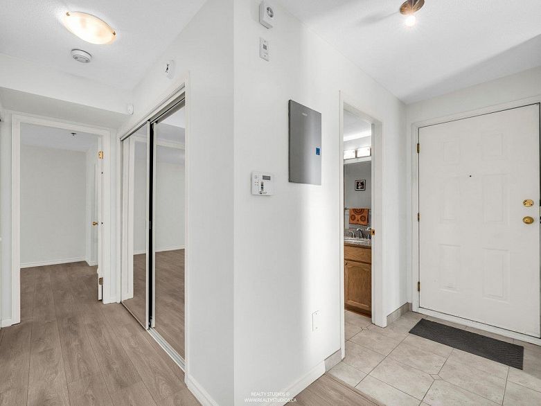 202 966 W 14th Avenue