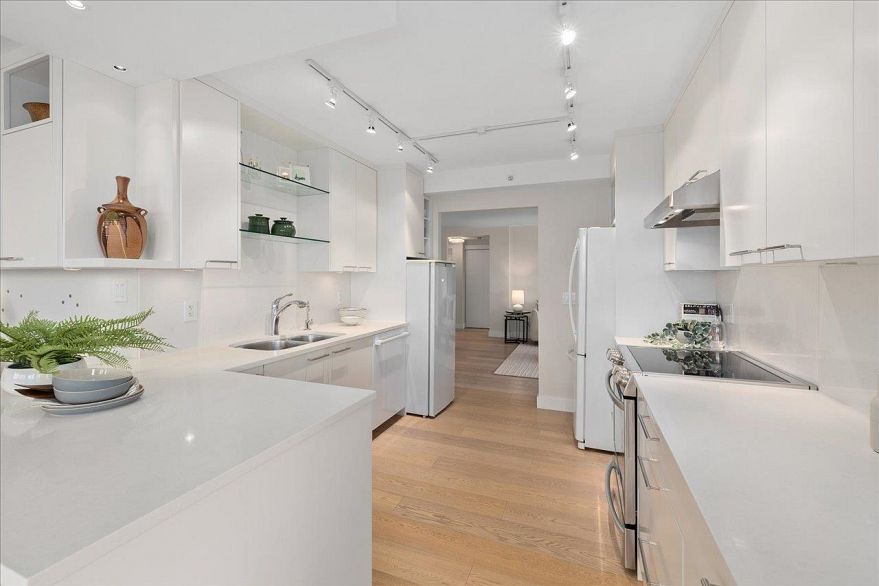 1101 5615 Hampton Place