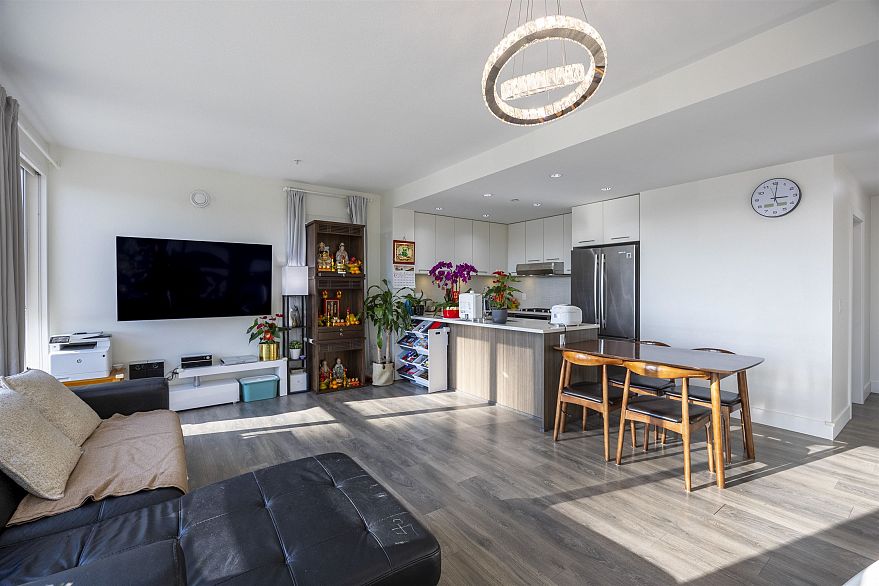 305 8580 River District Crossing