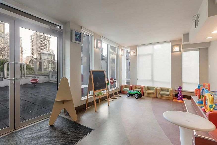 1901 565 Smithe Street