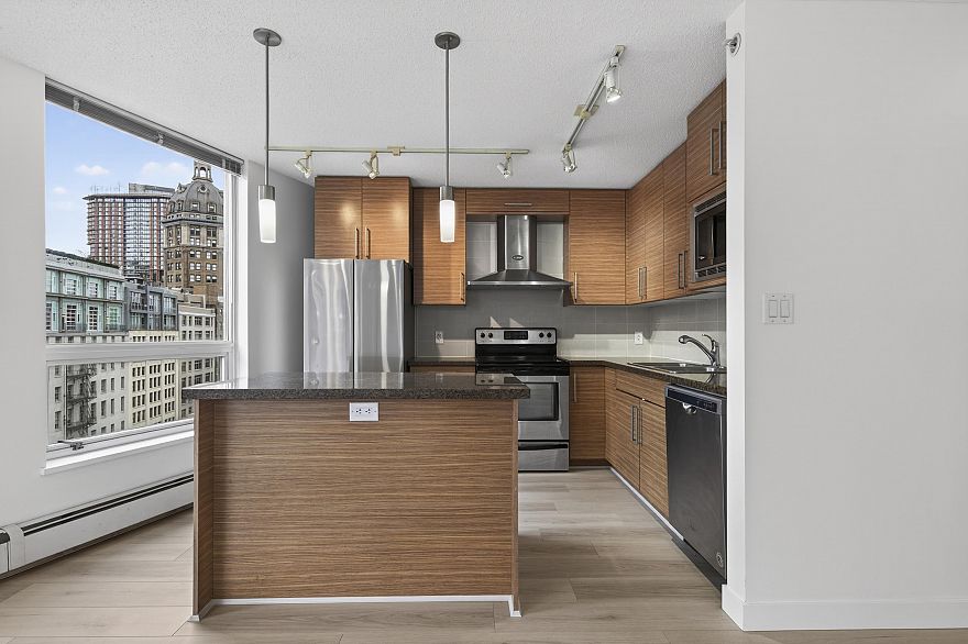 1102 188 Keefer Place