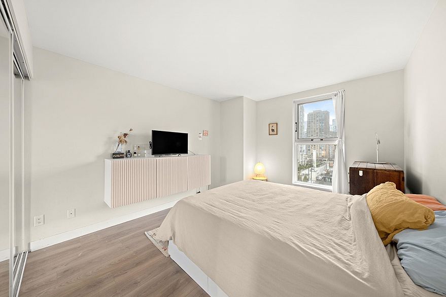 1002 1323 Homer Street