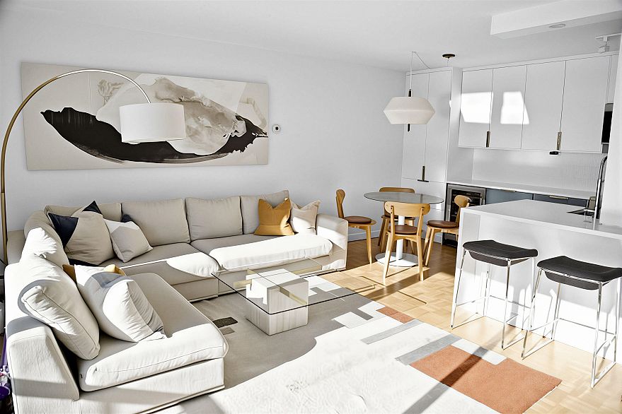 907 1330 Harwood Street