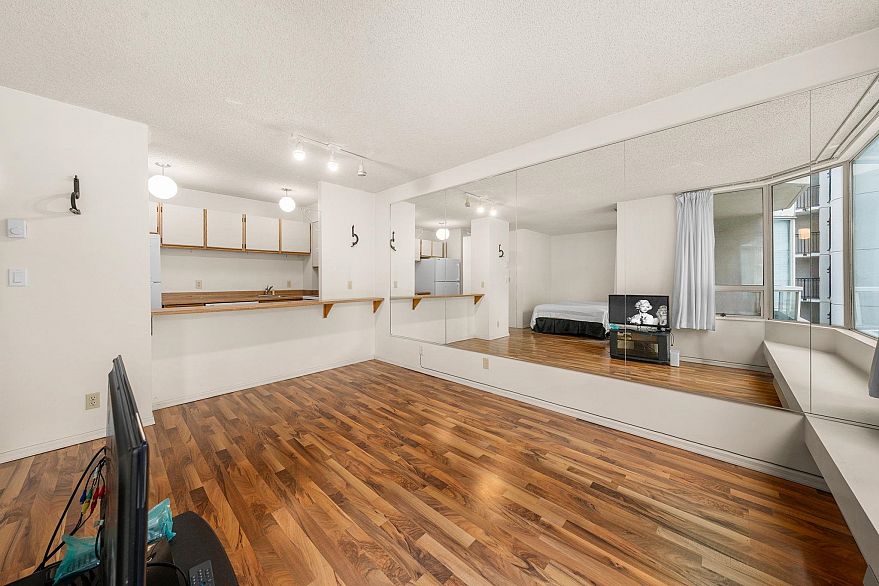 307 1330 Hornby Street