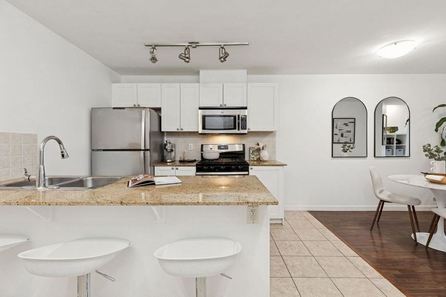 306 2636 E Hastings Street