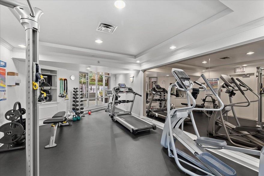 1101 5615 Hampton Place