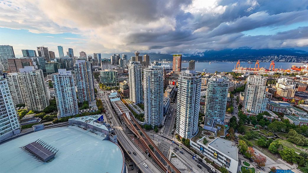 202 689 Abbott Street