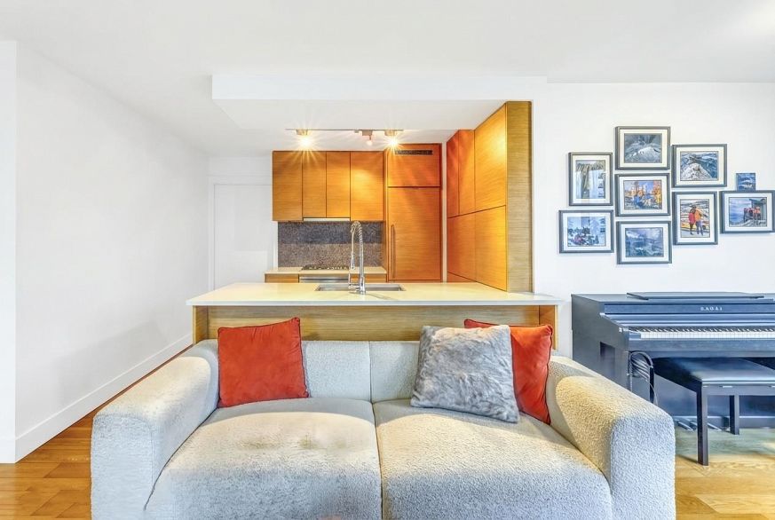 1901 565 Smithe Street