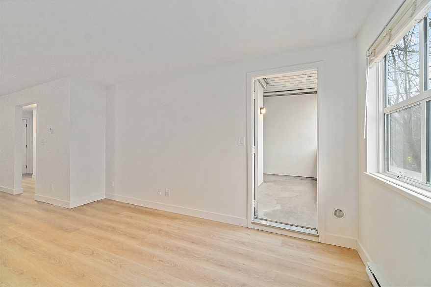 303 2928 Commercial Drive