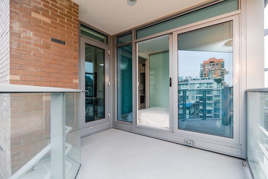 1802 1283 Howe Street