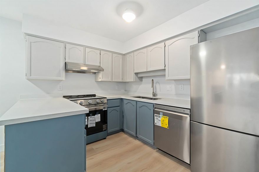 307 2928 Commercial Drive