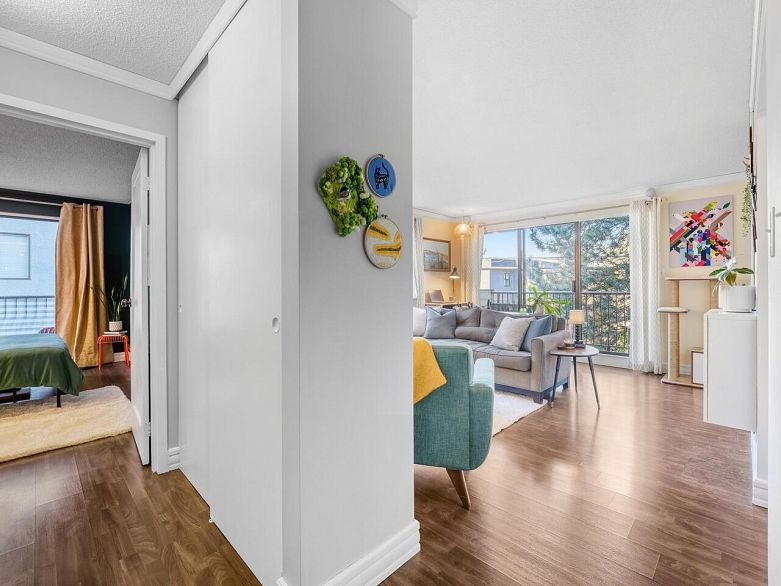 206 1065 E 8th Avenue