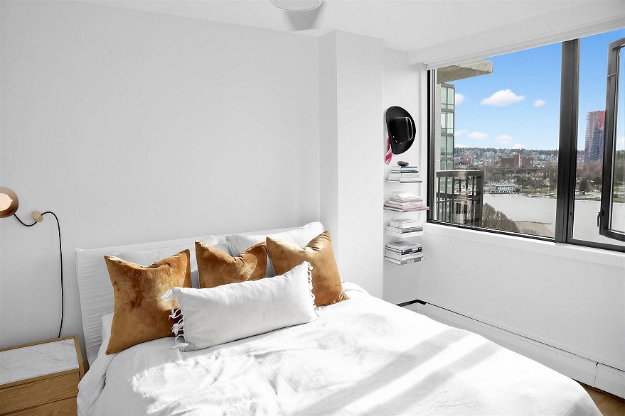 907 1330 Harwood Street