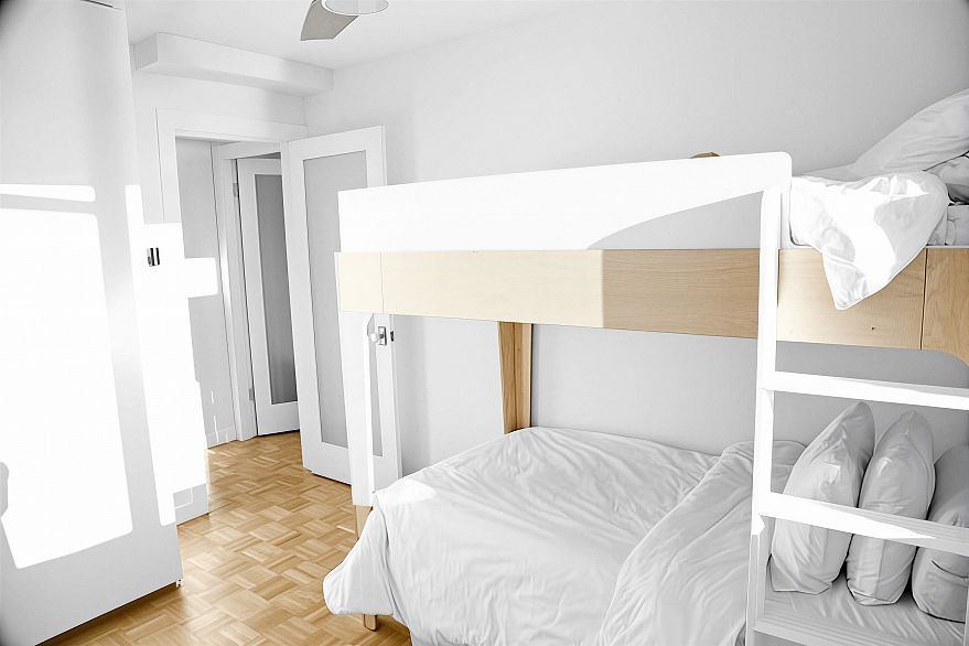 907 1330 Harwood Street