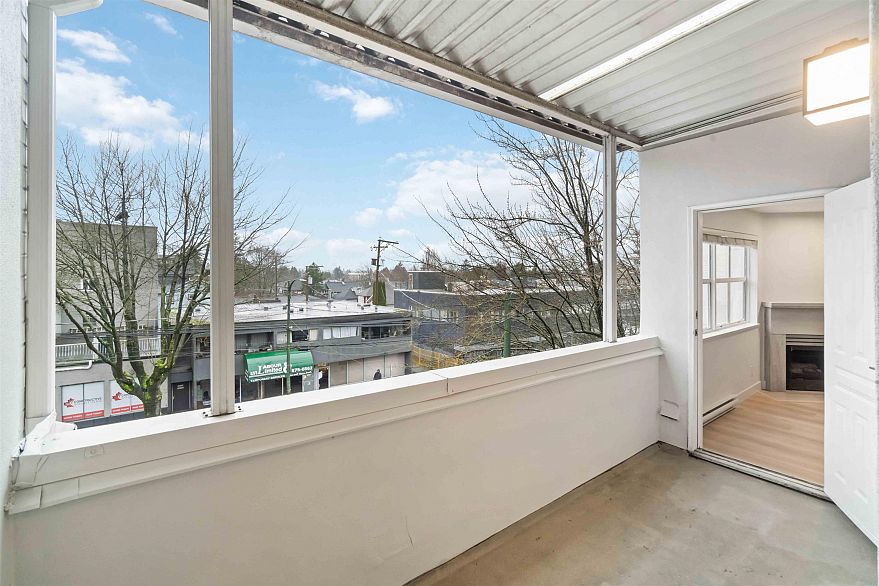 307 2928 Commercial Drive