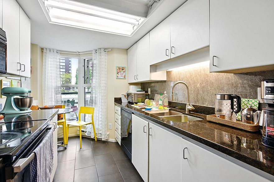 B1002 1331 Homer Street