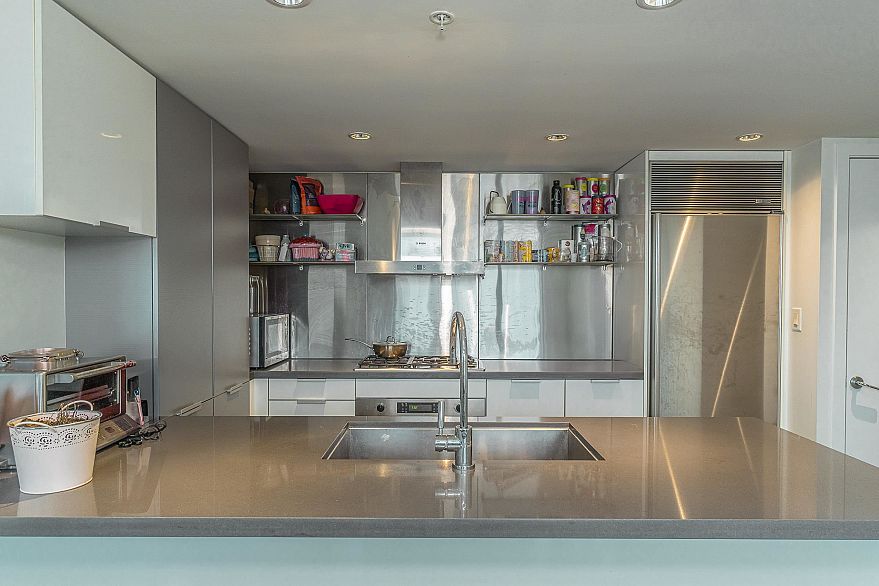 1601 788 Richards Street