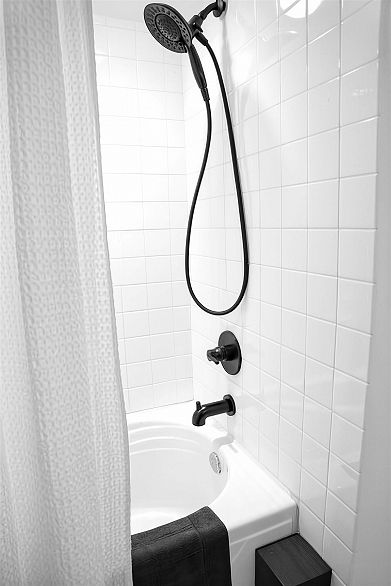 907 1330 Harwood Street