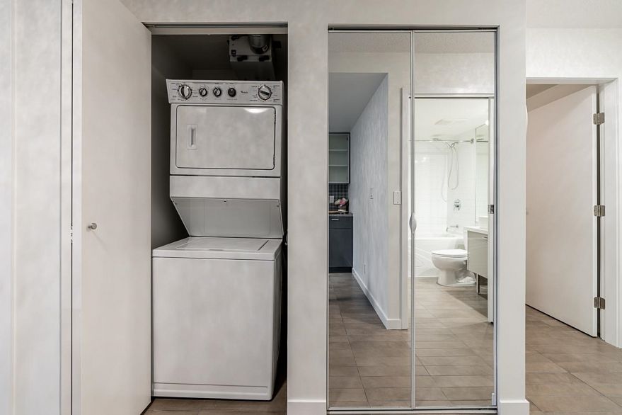 1207 33 Smithe Street