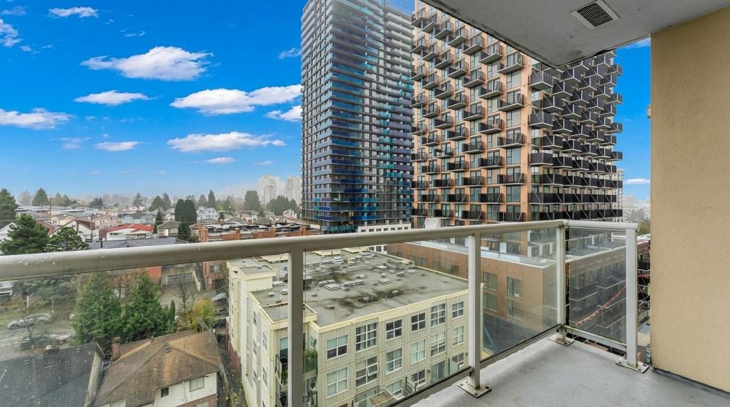 910 3489 Ascot Place