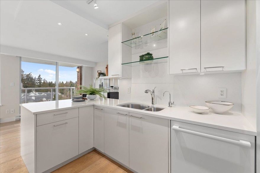 1101 5615 Hampton Place