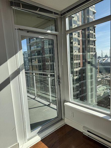 1907 888 HOMER STREET, Vancouver BC V6B 0H7