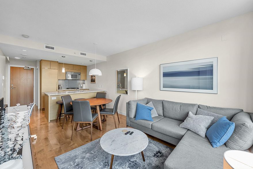 610 4083 Cambie Street