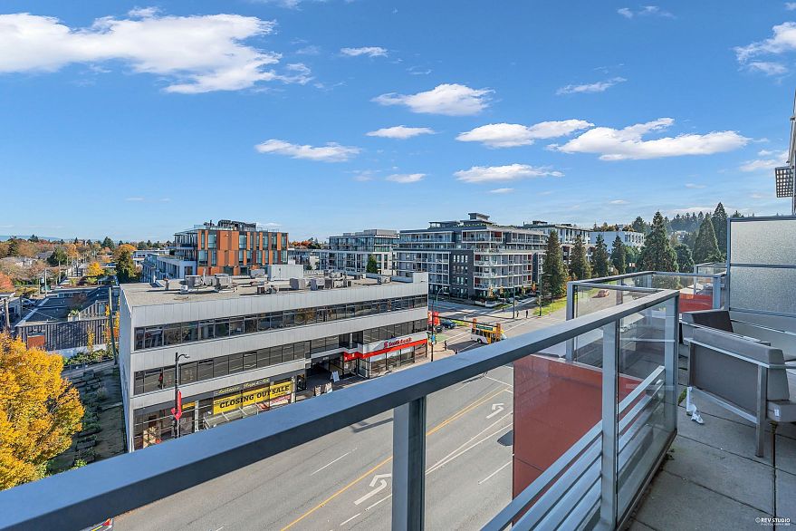 610 4083 Cambie Street