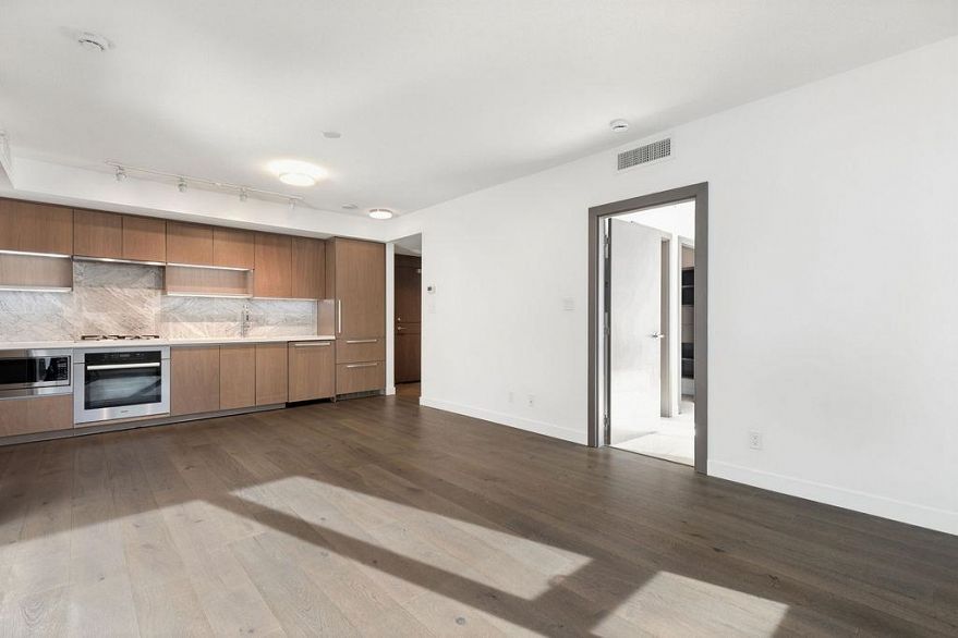 1751 38 Smithe Street