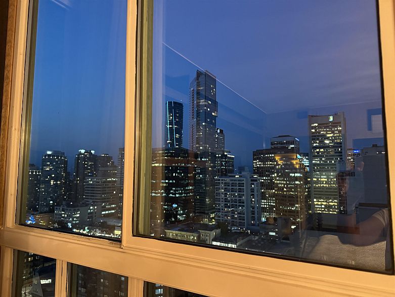 2201 909 Burrard Street