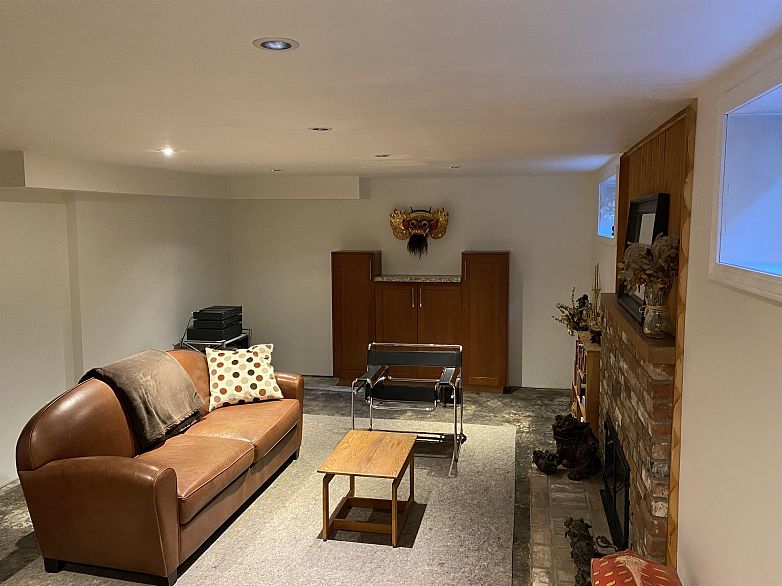 5876 Highbury Street