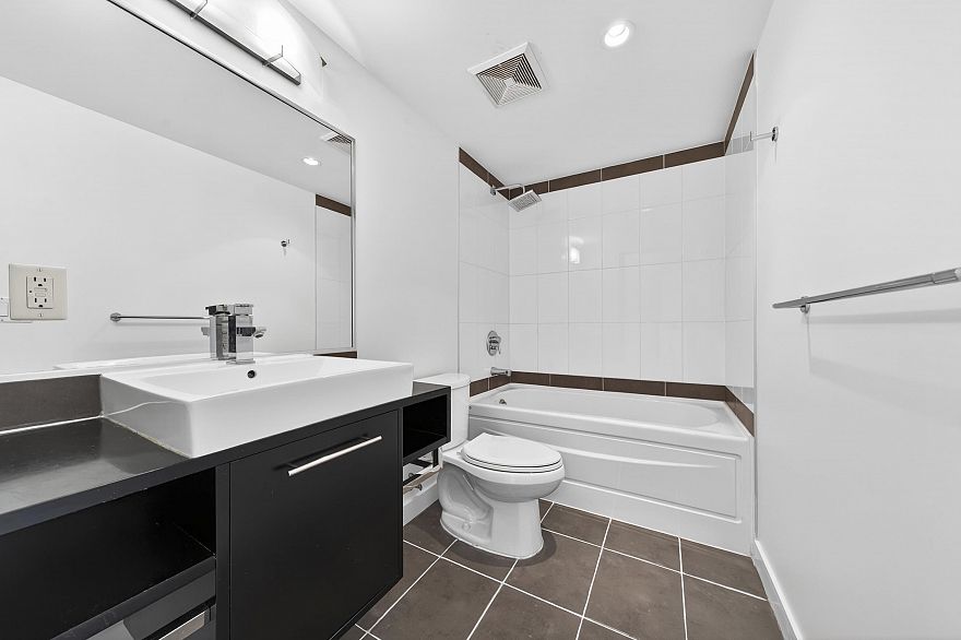 1102 188 Keefer Place