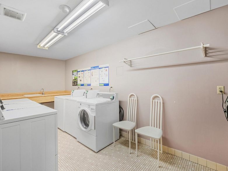 206 1065 E 8th Avenue