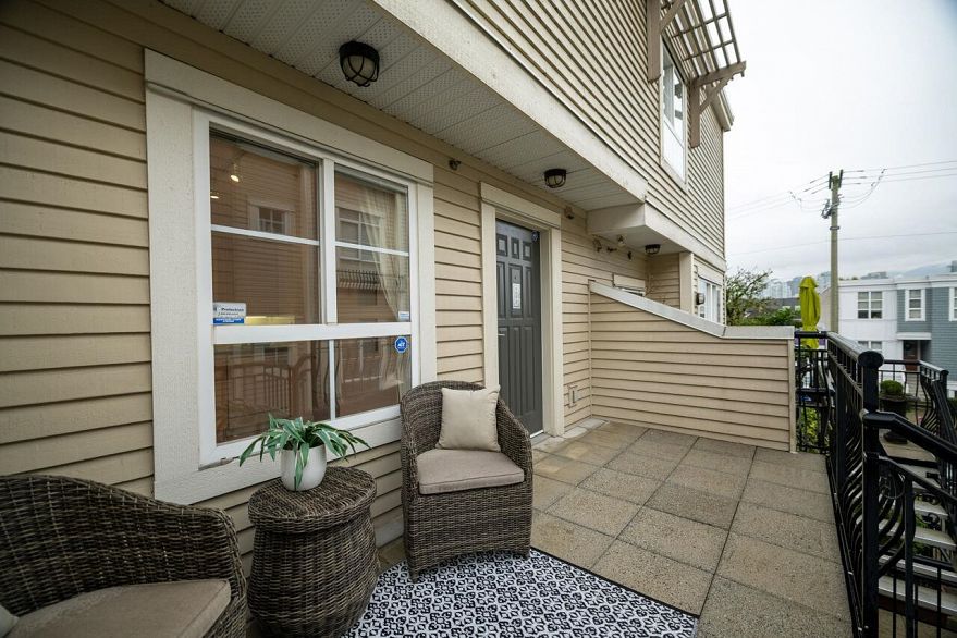 211 692 W 7th Avenue