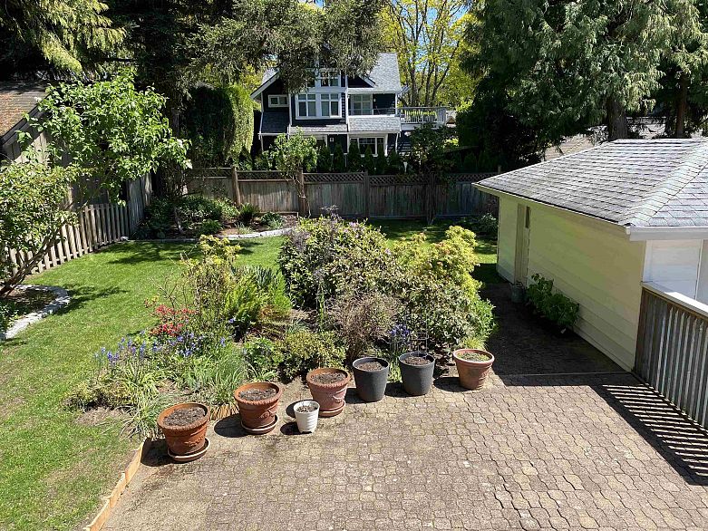 5876 Highbury Street