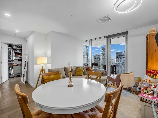 3010 1480 Howe Street