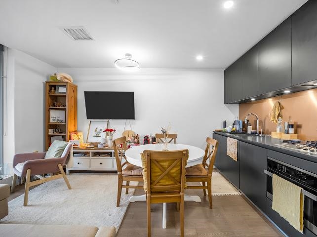 3010 1480 Howe Street