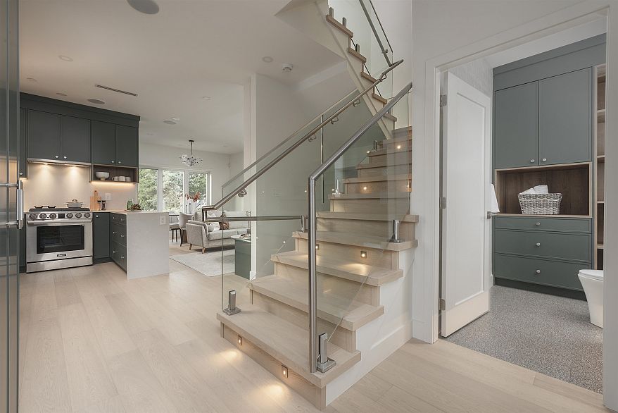 2 8508 East Boulevard