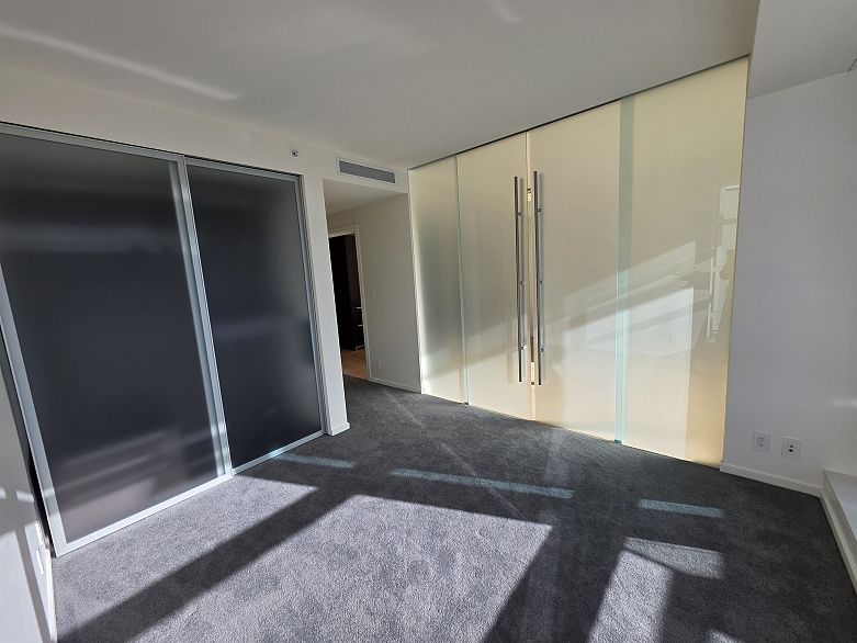 2706 1011 W Cordova Street