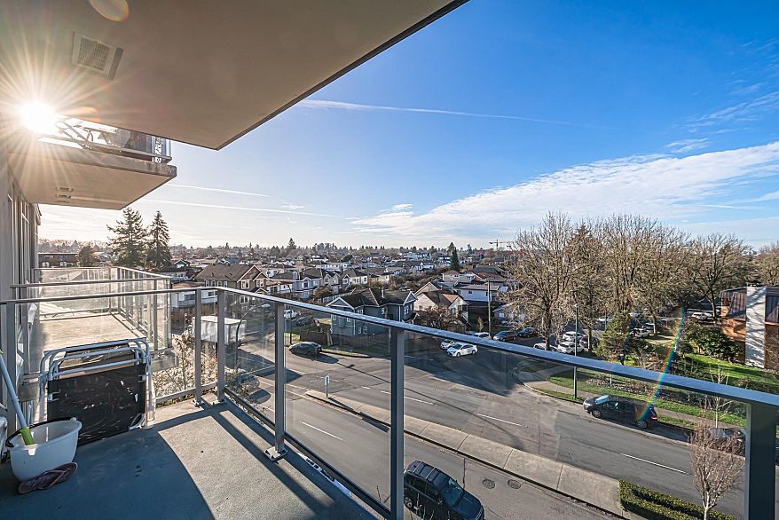 612 4888 Nanaimo Street